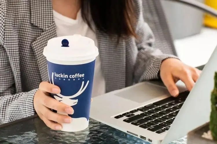 瑞幸咖啡加盟人自己要上班吗